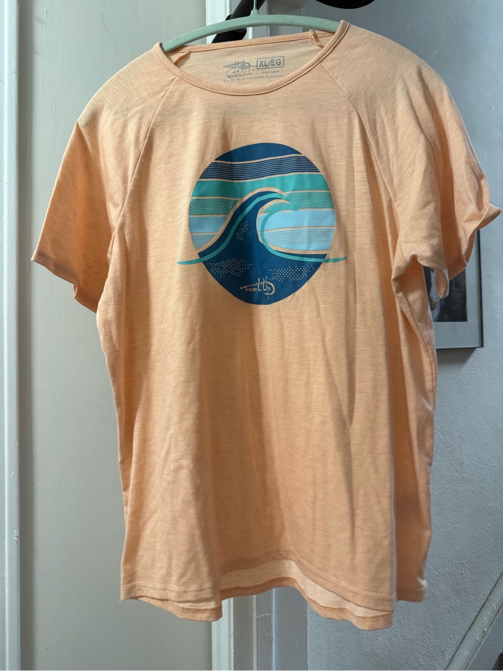 reel life Women’s Peach Short-Sleeve Tee with Ocean Wave Graphic